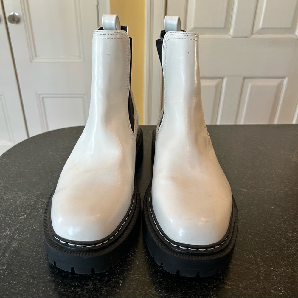Circus by Sam Edelman Effie White Chelsea Ankle Boots - Size 11